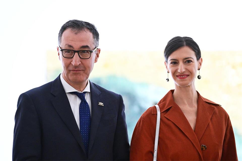 Cem Özdemir kommt runter beim Wäschewaschen, berichtet seine Frau Flavia Zaka. (Archivbild) Bernd Weißbrod/dpa
