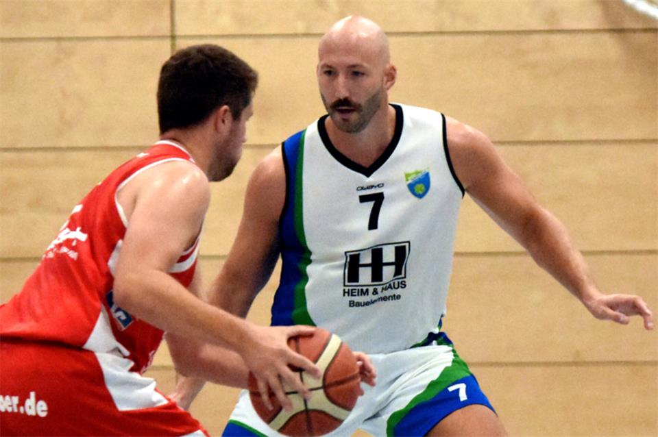 Center Steffen Döhler (rechts) legte mit dem RSV Borken einen Senkrechtstart hin. Drei Spiele, drei klare Siege. Tabellenführer.