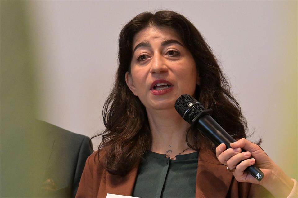 Ceren Türkmen, Vizevorsitzende des Berliner Landesbeirats für Partizipation, ist eine der Hauptpreisträger des Bandes für Mut und Integration.Michael Bahlo/dpa