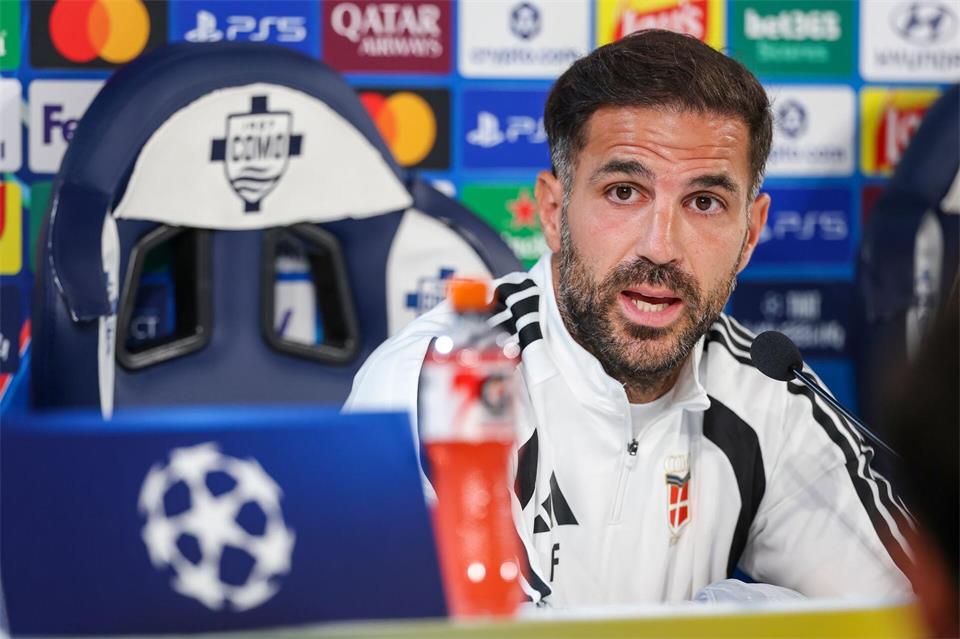 Cesc Fàbregas fand bewegende Worte.Jan Woitas/dpa
