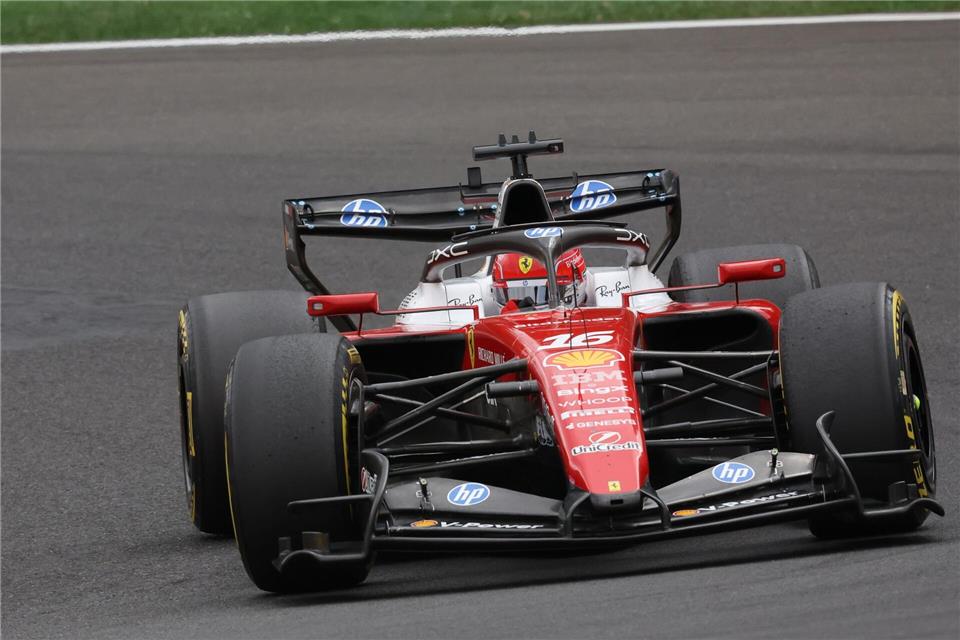 Charles Leclerc hatte bei einem Boxenstopp Glück.Omar Havana/AP/dpa