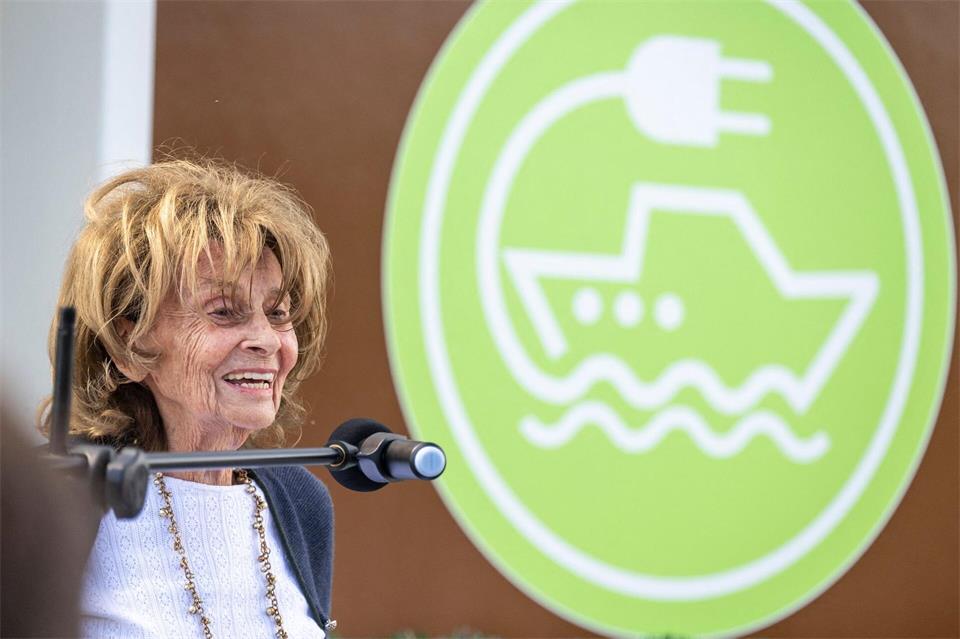 Charlotte Knobloch ist Taufpatin des neuen Schiffs. Peter Kneffel/dpa