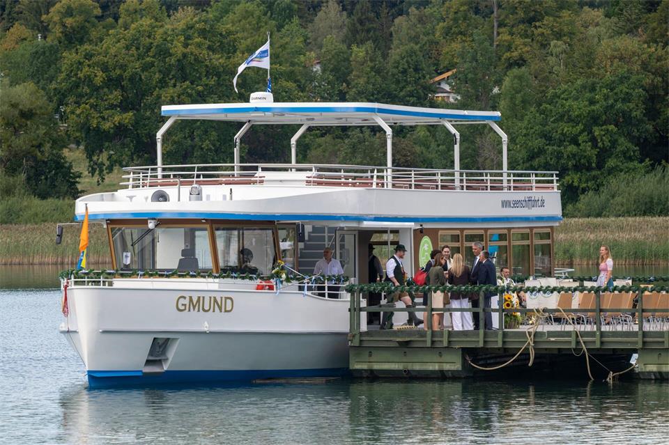 Charlotte Knobloch taufte das Schiff auf den Namen „Gmund“. Peter Kneffel/dpa