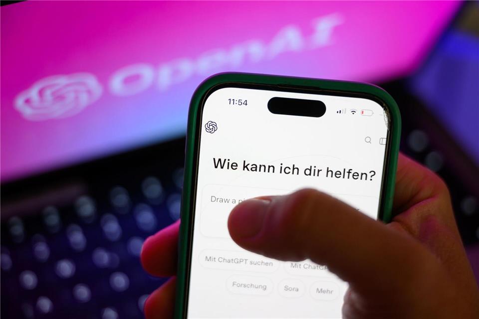 Chatbots werden von vielen auch für medizinische Auskünfte genutzt. (Archivbild)Hendrik Schmidt/dpa