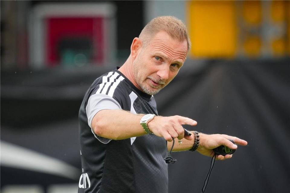 Cheftrainer Mauro Lustrinelli hatte mit Union beim Regionalligisten Chemnitzer FC den ersten besseren Gegner in der Vorbereitung. (Archivbild)Soeren Stache/dpa