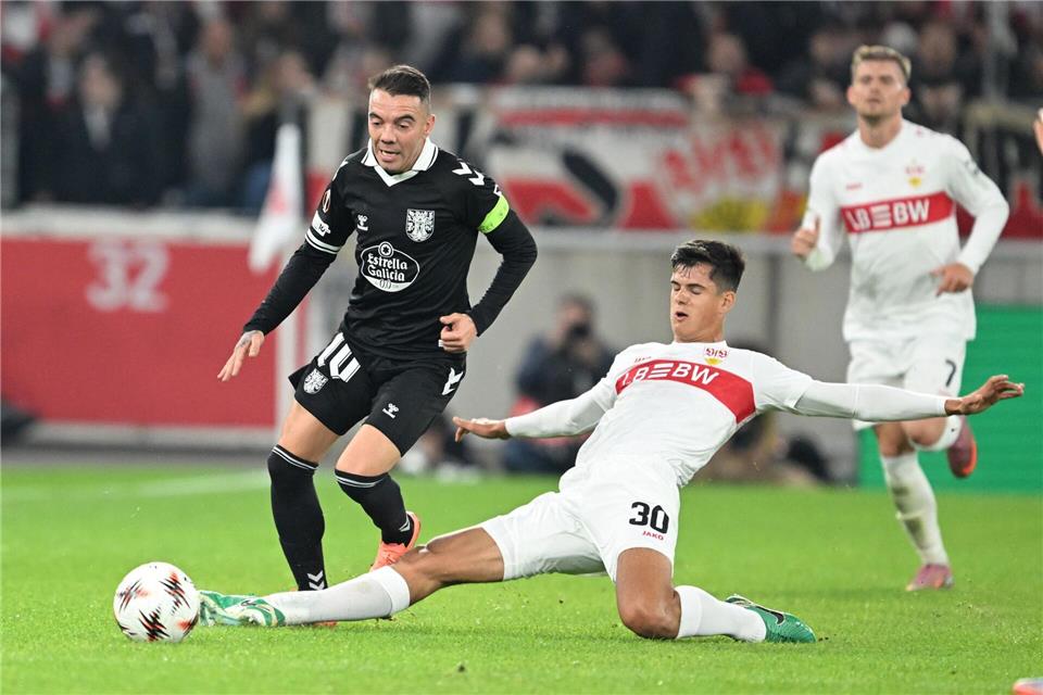 Chema Andrés bekam in der Startelf erneut den Vorzug vor Kapitän Atakan Karazor.Bernd Weißbrod/dpa