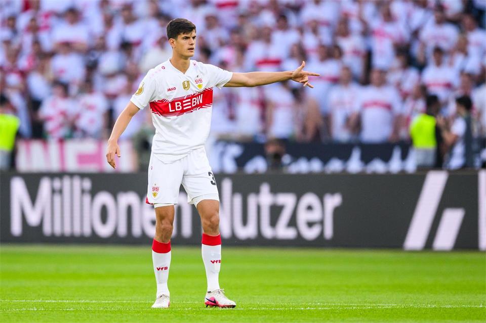 Chema Andrés verlässt den VfB und wechselt nach England. (Archivbild)Tom Weller/dpa