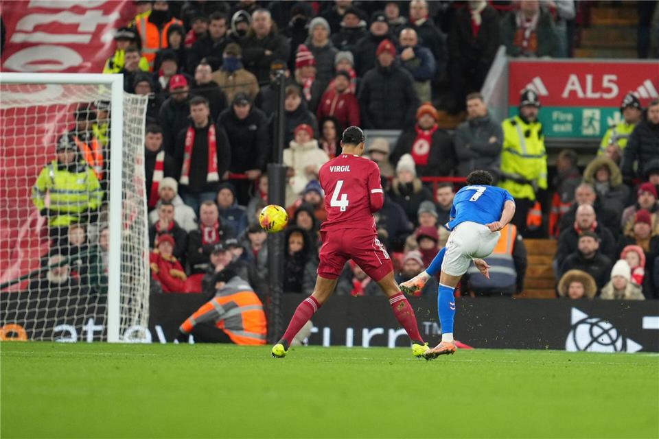 Chemsdine Talbi schoss den FC Sunderland beim FC Liverpool in Führung.Jon Super/AP/dpa