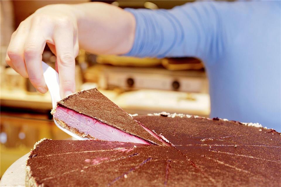 Chia-Samen oder Lupinenmehl sind eine Alternative, wenn der Kuchen ohne Eier auskommen soll.Monique Wüstenhagen/dpa-tmn