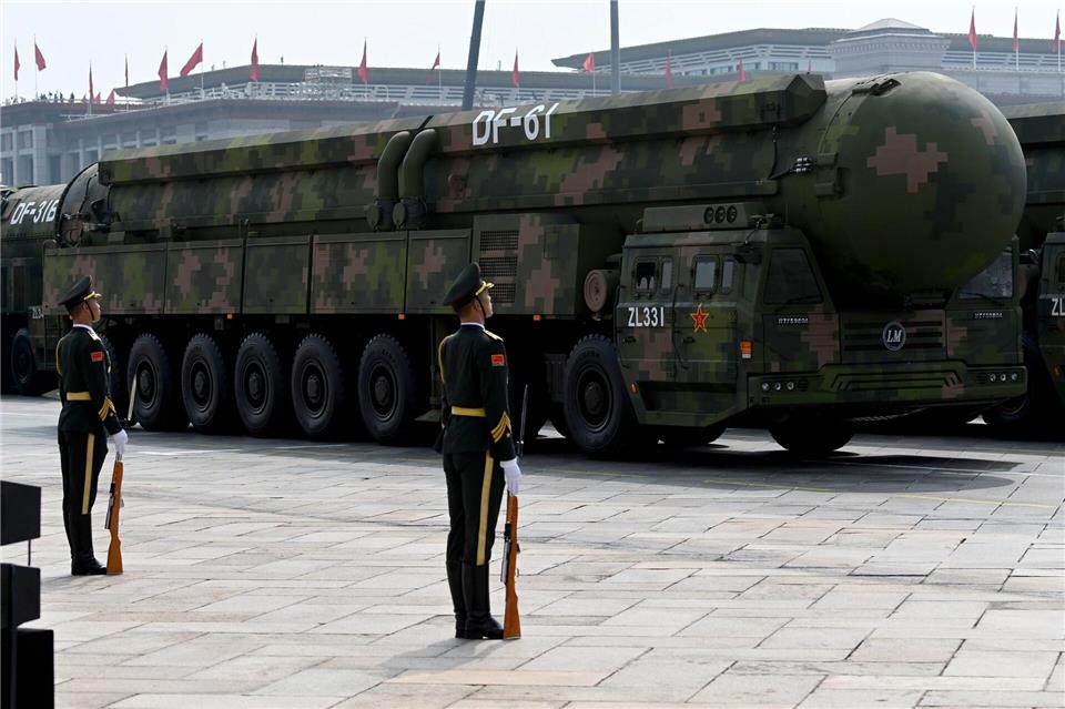 China protzt mit Waffenschau - Xi im Bund mit Putin und Kim China besitzt schon länger Interkontinentalraketen, die es stets weiterentickelt. Johannes Neudecker/dpa