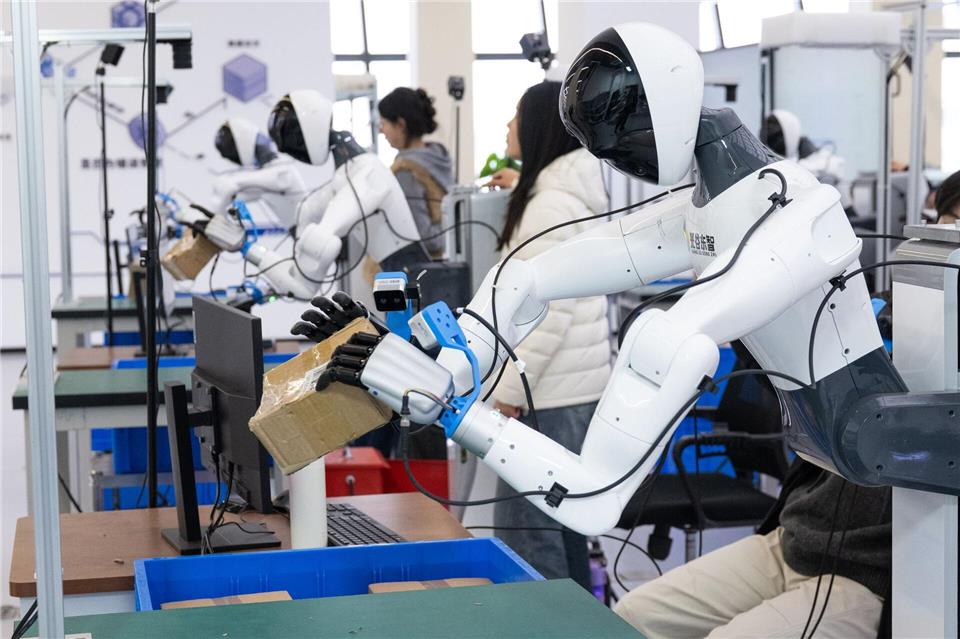 China investiert seit Jahren in Zukunftsbranchen wie Robotik. (Symbolbild) Xiao Yijiu/Xinhua/dpa