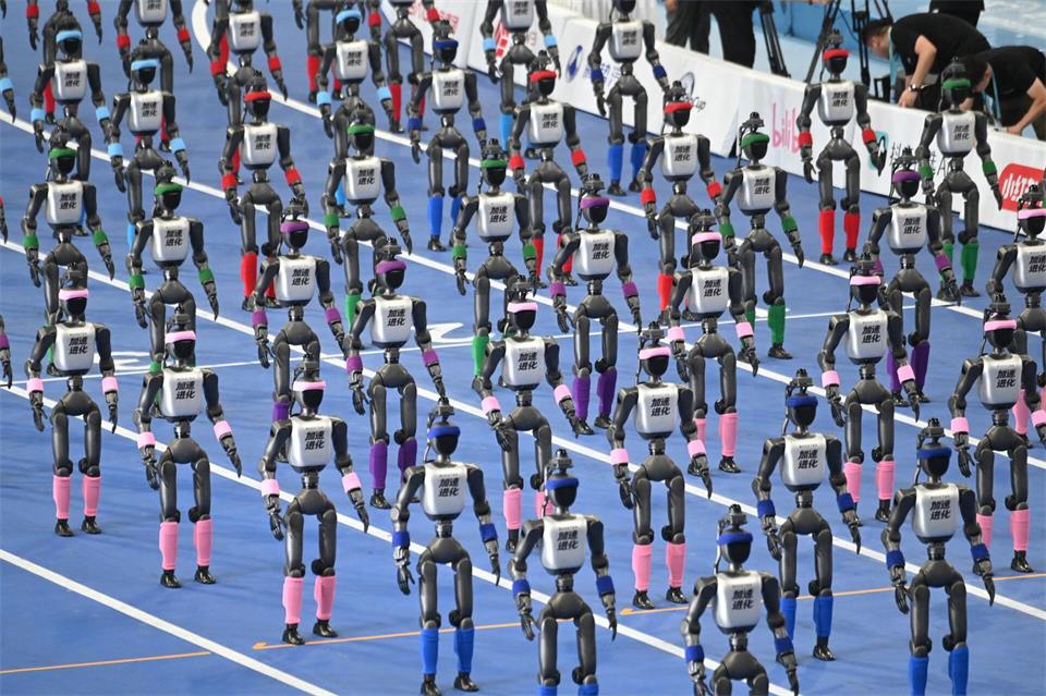 China investiert viel Geld in die Entwicklung humanoider Roboter. Johannes Neudecker/dpa