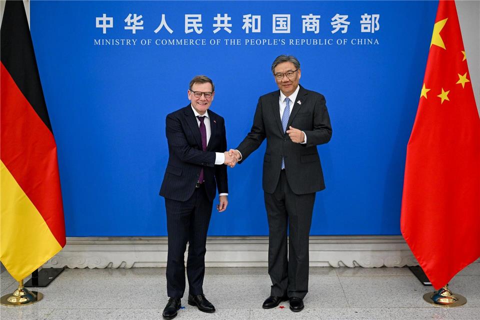 Chinas Handelsminister Wang verhandelte auch in den Zollgesprächen mit den USA mit. Soeren Stache/dpa