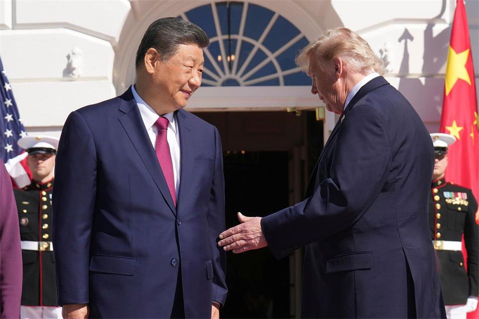 Chinas Staatschef Xi Jinping (l) reiste für drei Tage zu US-Präsident Donald Trump nach Washington. (Archivbild)Jacquelyn Martin/AP/dpa