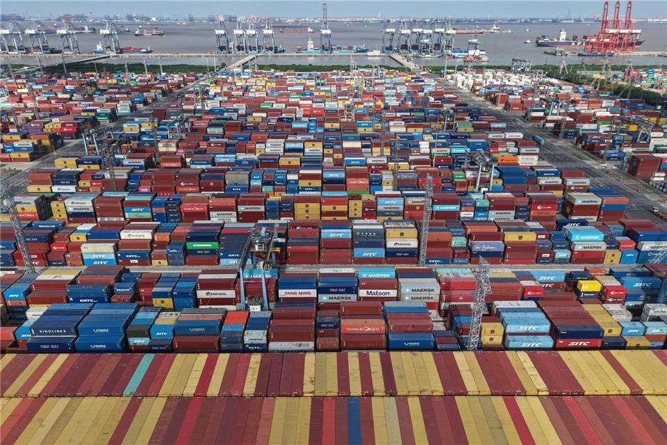 Chinas Wirtschaft wird stark von Exporten angetrieben. (Symbolbild)Uncredited/CHINATOPIX/AP/dpa