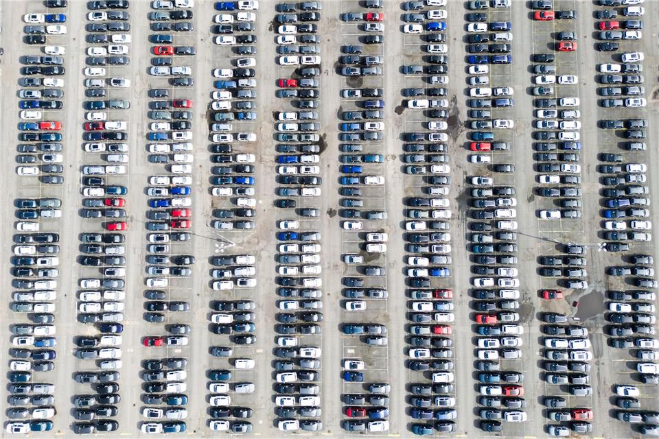 Chinesische Hersteller drängen auf den europäischen Markt. Für Volkswagen stellt sich die Frage, wie die Auslastung der Werke langfristig gesichert werden kann. (Symbolbild)Julian Stratenschulte/dpa