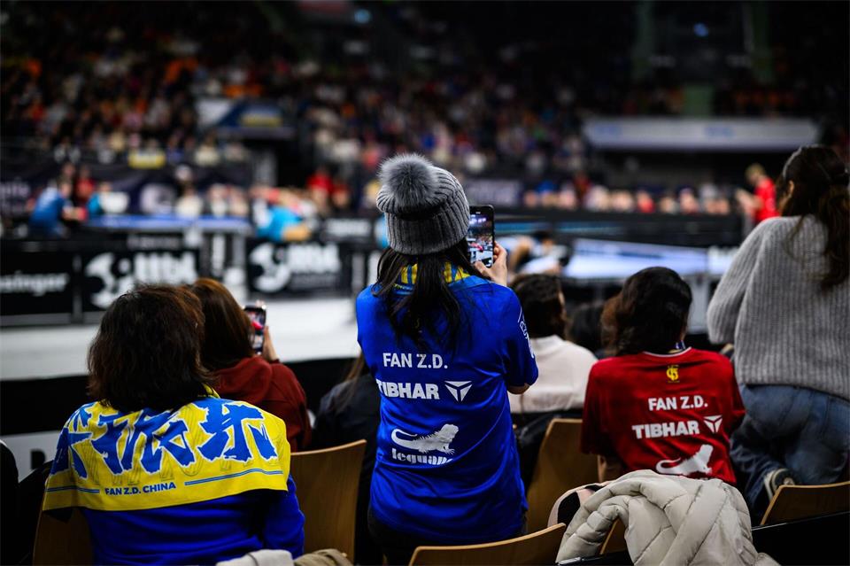 Chinesische Tischtennis-Fans in Deutschland.Tom Weller/dpa