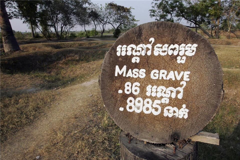 Choeung Ek ist das bekannteste der sogenannten „Killing Fields“, auf denen das Regime der Roten Khmer zwischen 1975 und 1979 Tausende Menschen exekutierte.Epa Walton/epa/dpa-tmn