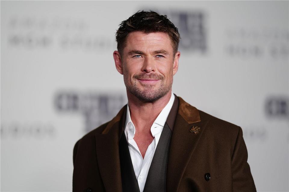 Chris Hemsworth muss den Donnergott Thor beim Armdrücken vertreten. (Archivbild)Richard Shotwell/Invision/AP/dpa