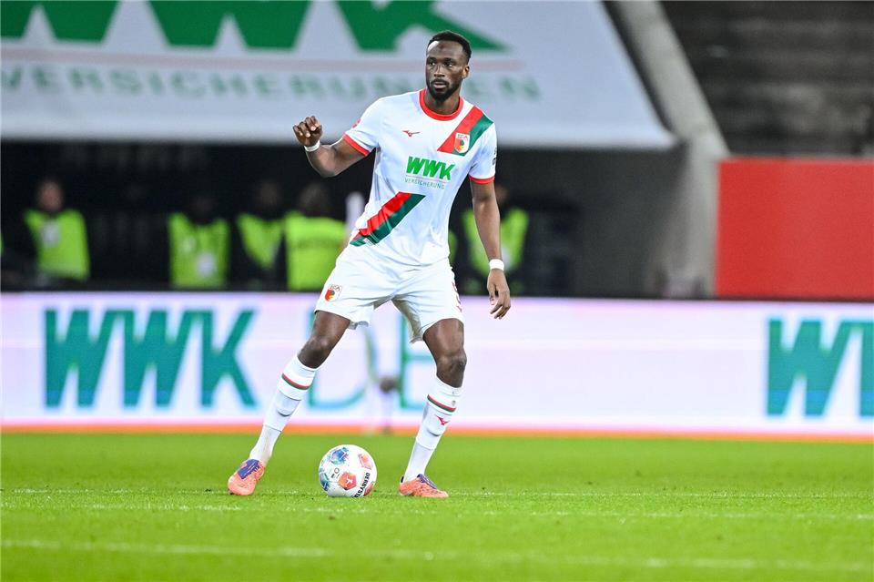 Chrislain Matsima steht dem FC Augsburg bald wieder zur Verfügung. (Archivbild)Harry Langer/dpa