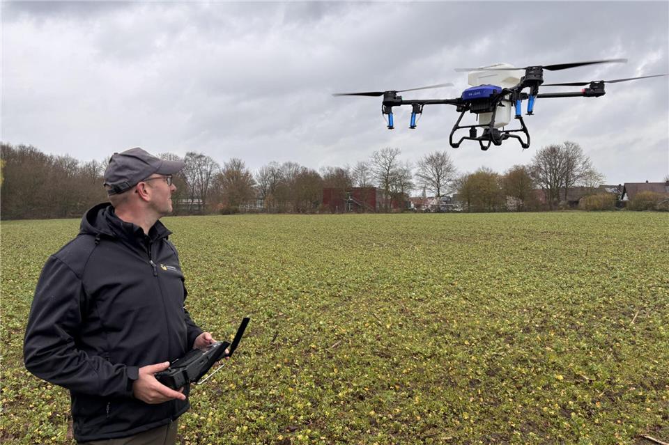 Christian Baumeister hat sich als auf die Landwirtschaft spezialisierter Drohnenpilot selbstständig gemacht.
