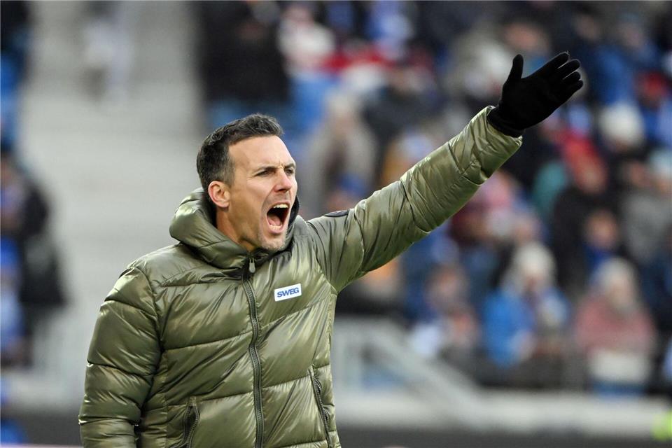 Christian Eichner ärgert sich über den nächsten Dämpfer.Uli Deck/dpa