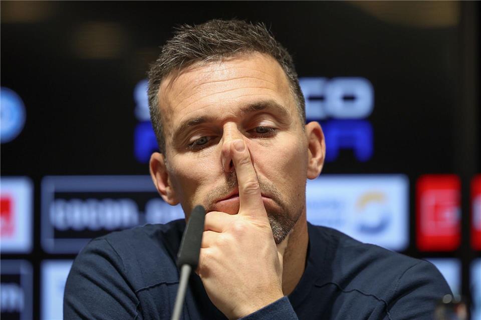 Christian Eichner erlebt eine emotionale und schwierige Woche als KSC-Coach.Friso Gentsch/dpa