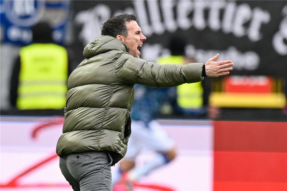 Christian Eichner musste mit dem Karlsruher SC die dritte Niederlage nacheinander hinnehmen. Uwe Anspach/dpa