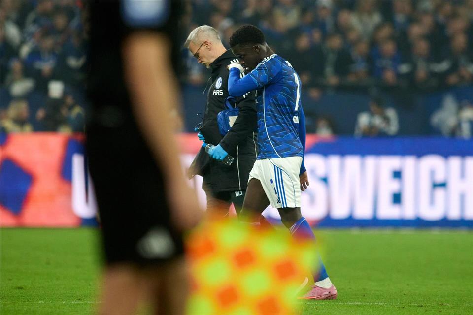 Christian Gomis musste gegen Darmstadt verletzt vom Platz. Bernd Thissen/dpa
