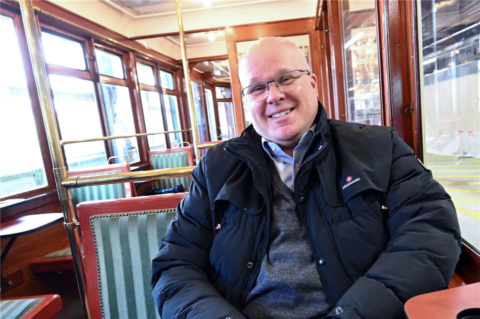 Christian Kindinger, Betriebsleiter der Schwebebahn, sitzt im sogenannten Kaiserwagen der Wuppertaler Schwebebahn.Federico Gambarini/dpa