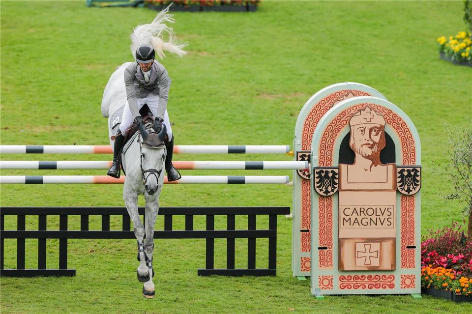 Christian Kukuk und Checker kamen beim Großen Preis von Riesenbeck auf Platz drei. (Archivbild)Rolf Vennenbernd/dpa