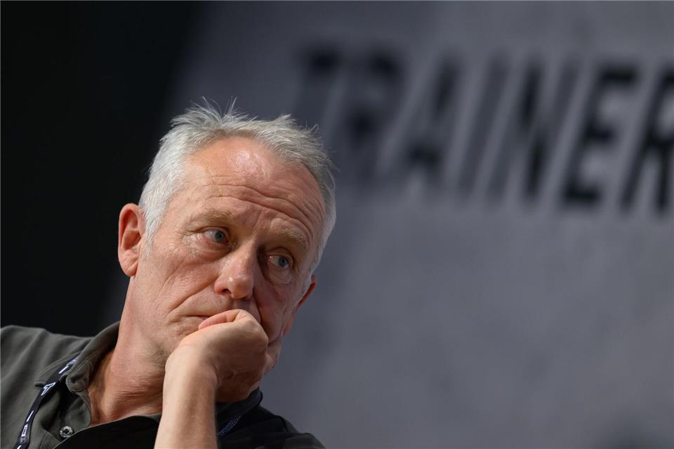 Christian Streich gehört zu den Unterstützern einer Bewegungsinitiative des DFB. (Archivbild)Hendrik Schmidt/dpa