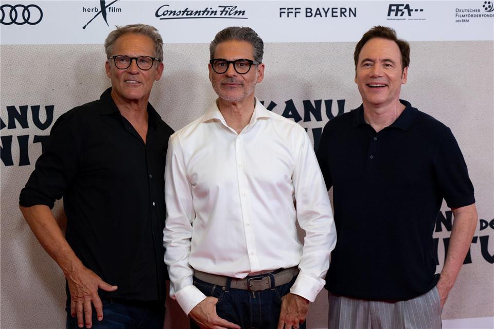 Christian Tramitz (l-r), Rick Kavanian und Michael „Bully“ Herbig geraten auch in „Das Kanu des Manitu“ in so manche Schwierigkeiten. (Archivbild)Sven Hoppe/dpa