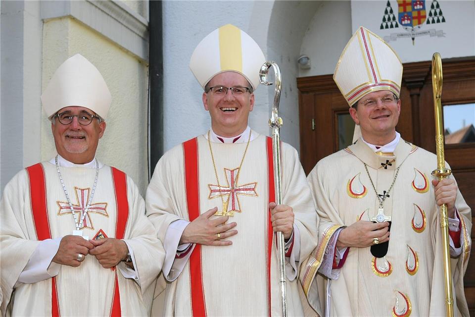 Christian Würtz (Mitte) war 2019 in Freiburg Weihbischof geworden. (Archivbild) Patrick Seeger/dpa