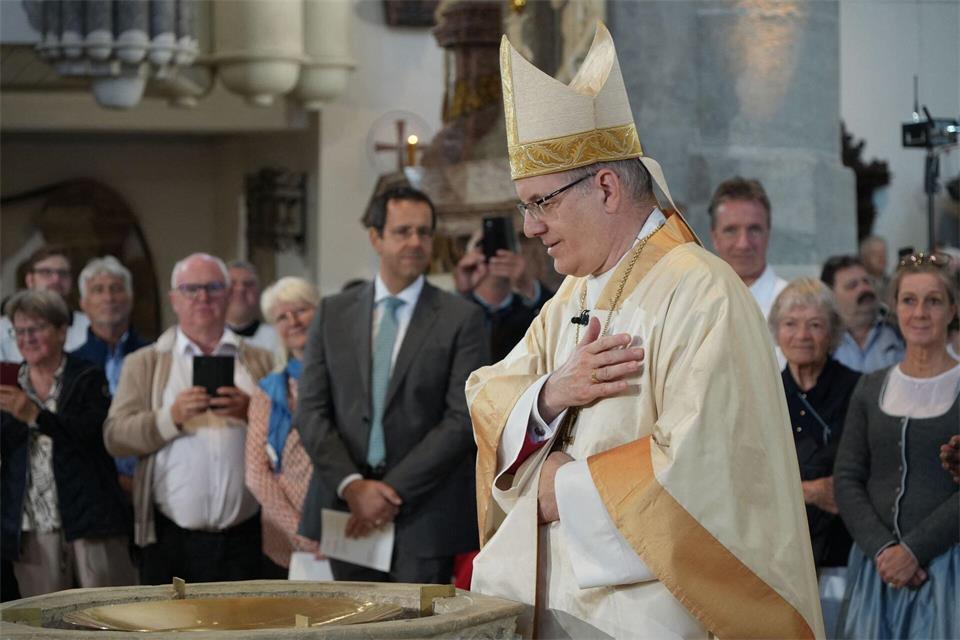 Christian Würtz ist aktuell Deutschlands jüngster Diözesanbischof. Felix Kirberg/dpa