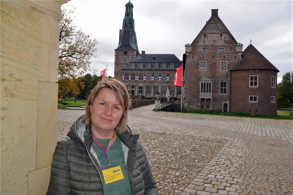 Akademie des Handwerks in Raesfeld wartet auf die Förderung Christiane Bucher leitet die Akademie des Handwerks seit eineinhalb Jahren. Auch bei der Landpartie am vergangenen Sonntag hat sie eine Führung gegeben.