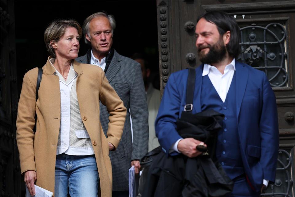 Christina Block, ihr Anwalt Ingo Bott (rechts), und Gerhard Delling. Rund 100 Verhandlungstage sind im Block-Prozess geplant.Christian Charisius/dpa