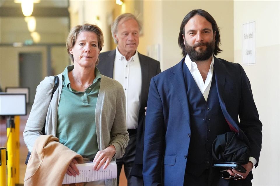 Christina Block (l) auf dem Weg in den Gerichtssaal.Marcus Brandt/dpa