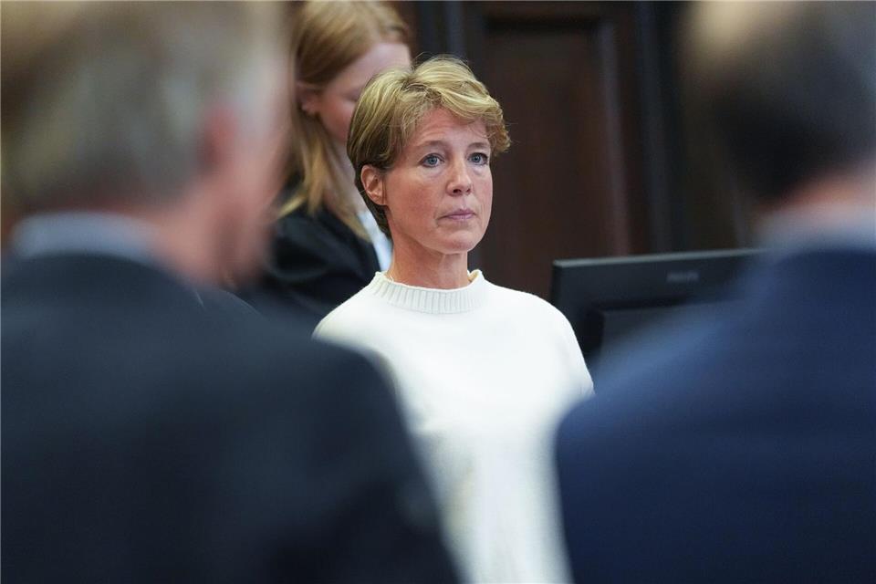 Christina Block reagiert mit Betroffenheit auf Audioaufnahmen von der Entführung ihrer Kinder in der Silvesternacht 2023/24.Marcus Brandt/Pool dpa/dpa