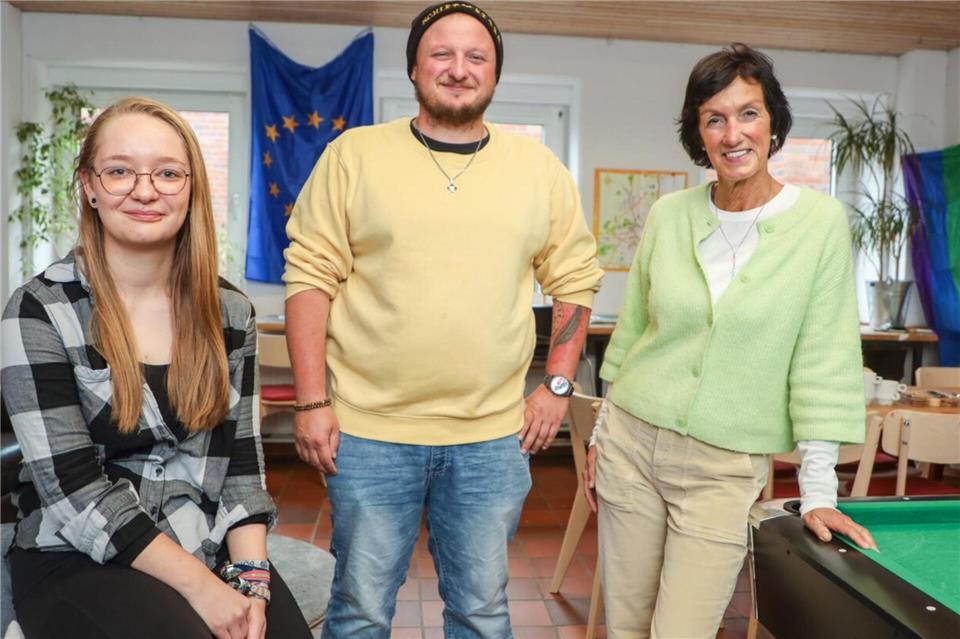 Christina Dörner (links) leitet den Kindertreff in der „alten Fabrik“ und das „Time-Treff“ in Vardingholt. Marvin Buchecker und Doris Groß-Bölting freuen sich über die neue Kollegin.