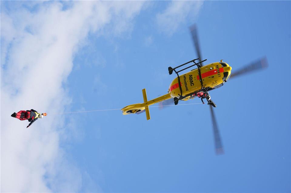 „Christoph 66“ verfügt über reine Rettungswinde. (Archivbild)Thomas Frey/ADAC Luftrettung /dpa