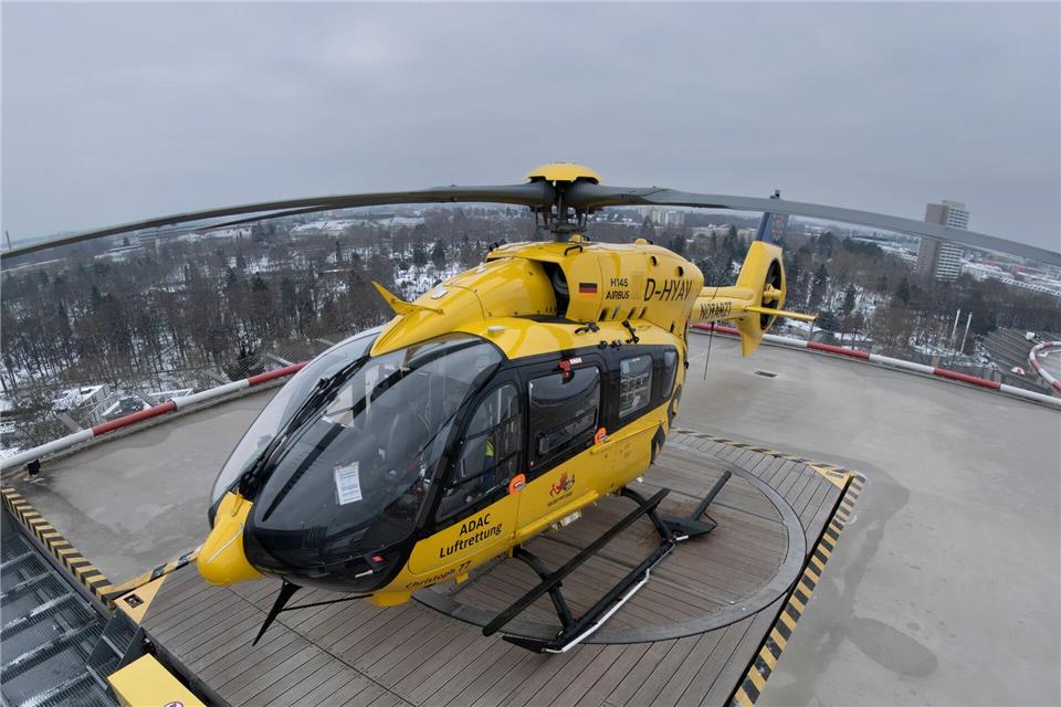 „Christoph 77“ fliegt rund um die Uhr Rettungseinsätze.Boris Roessler/dpa