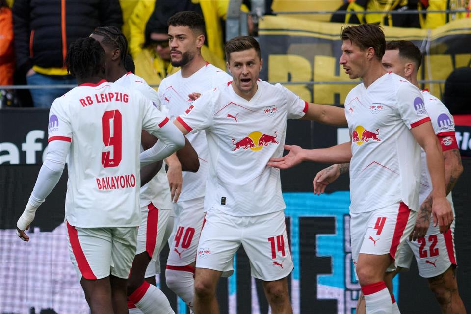 Christoph Baumgartner (RB Leipzig, M) jubelt über seinen Treffer zum 0:1.Bernd Thissen/dpa