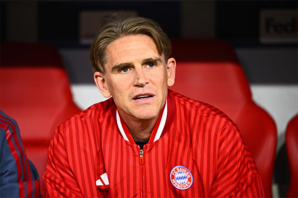 Christoph Freund hat seinen Vertrag in München verlängert. (Archivbild)Tom Weller/dpa