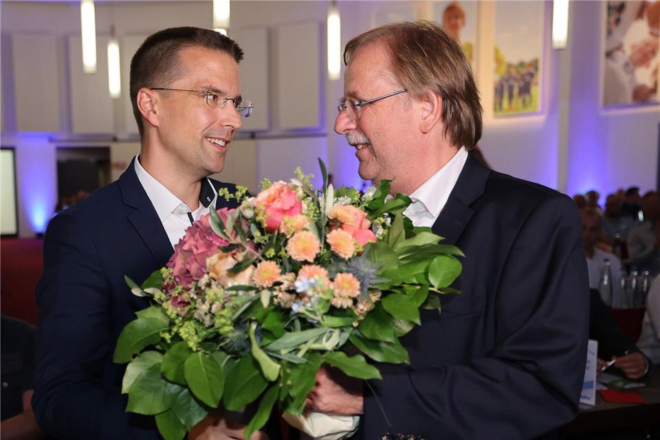 Christoph Kern (l) löste Rainer Koch 2022 als BFV-Präsident ab. Auf dem Verbandstag in Bad Gögging wurde er wiedergewählt. (Archivbild)Alexandra Beier/Bayerischer Fußball-Verband (BFV)/dpa