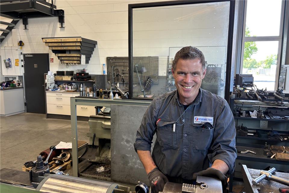 Christoph Vornholt arbeitet in seinem Unternehmen mit zahlreichen modernen Maschinen. 