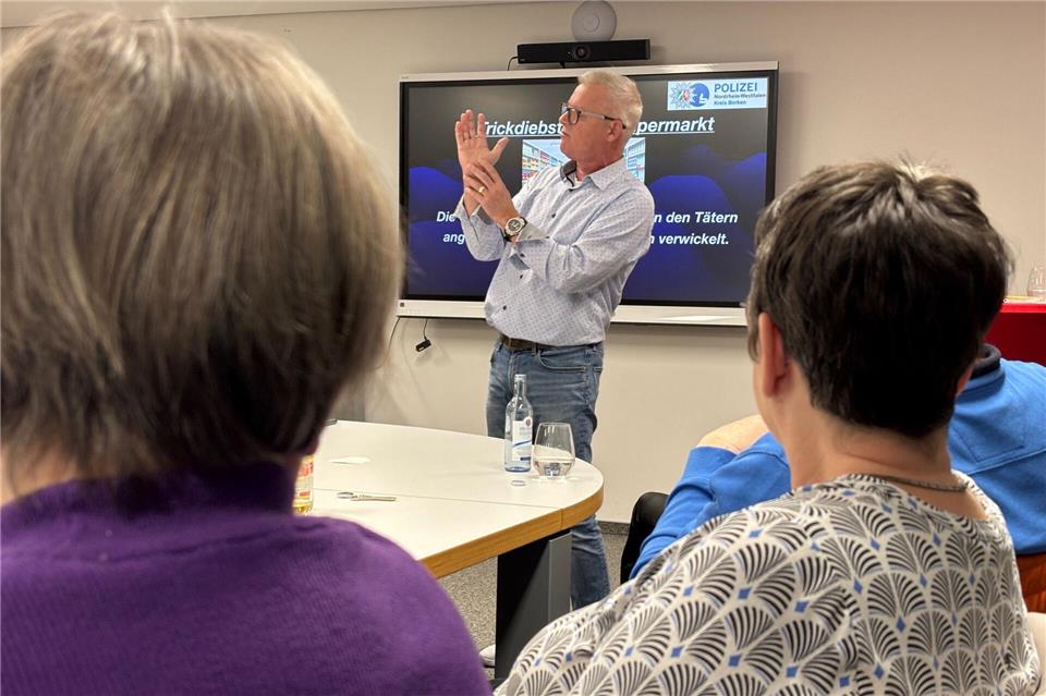 Christoph Wegener informierte vorwiegend ältere BZ-Leserinnen und Leser über gängige Betrugsmaschen.