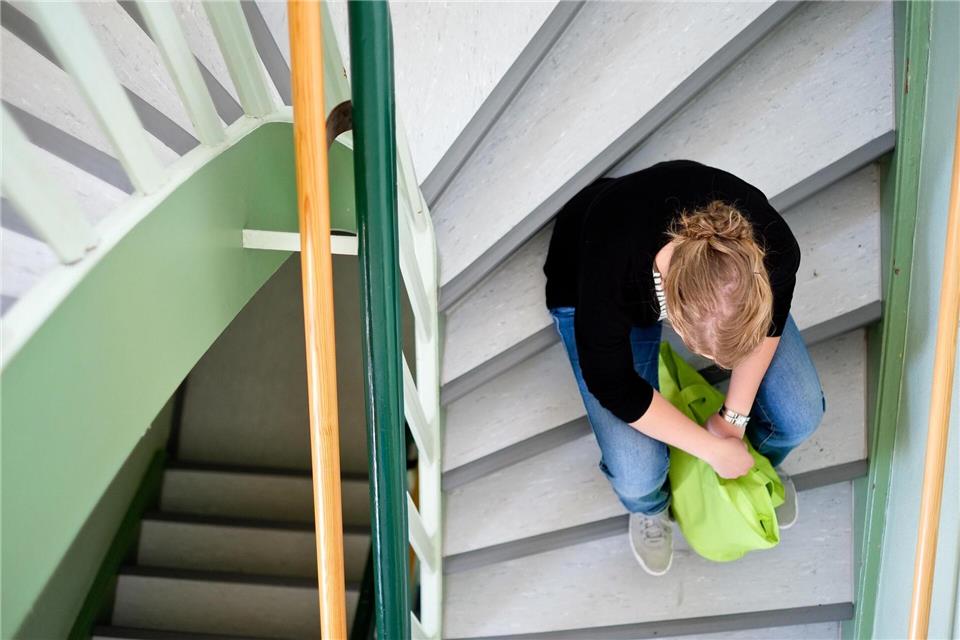 Chronische Müdigkeit und Überforderung sind häufige Folgen von Präsentismus - und das ist weder für Arbeitnehmer noch für Arbeitnehmer gut. Peter Steffen/dpa/dpa-tmn