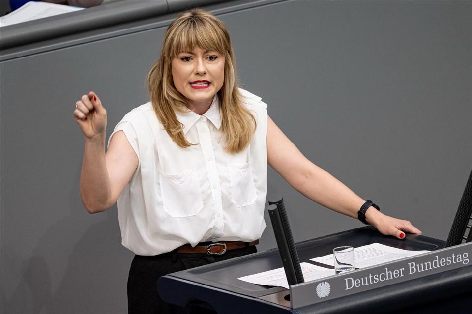 Clara Bünger (Linke) hält es für falsch, dass der Familiennachzug zu subsidiär Schutzberechtigten ausgesetzt ist. (Archivfoto)Fabian Sommer/dpa