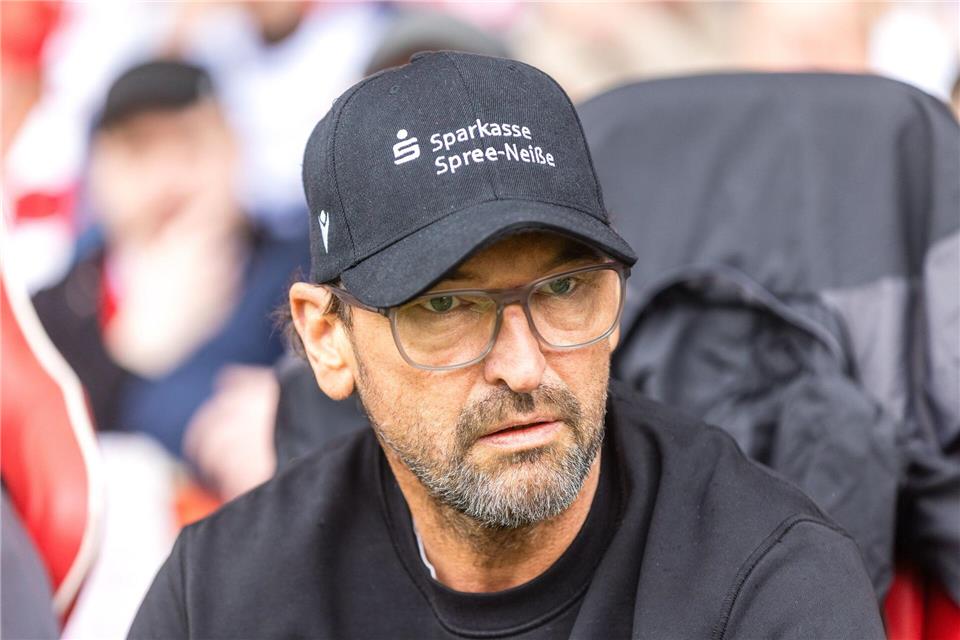 Claus-Dieter Wollitz und Energie Cottbus haben in Essen gewonnen.Frank Hammerschmidt/dpa